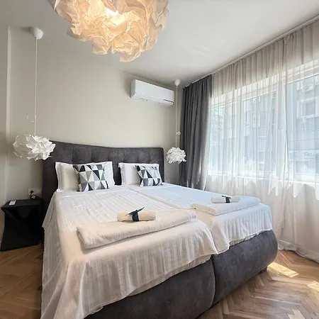 Shanti Urban Oasis Center * Warna
