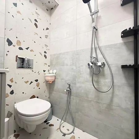Shanti Urban Oasis Center Apartment