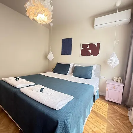 Shanti Urban Oasis Center Apartment