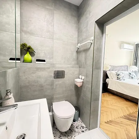 Shanti Urban Oasis Center Apartment