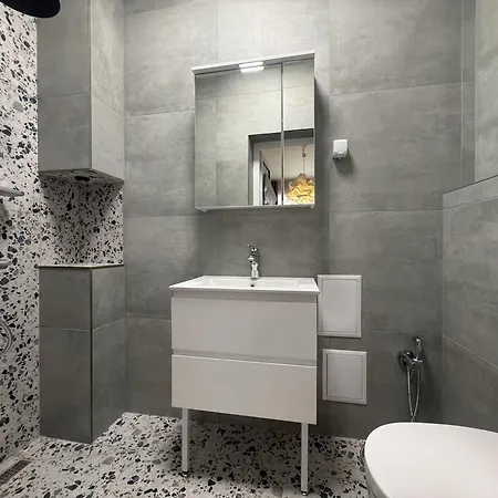 Shanti Urban Oasis Center Warna